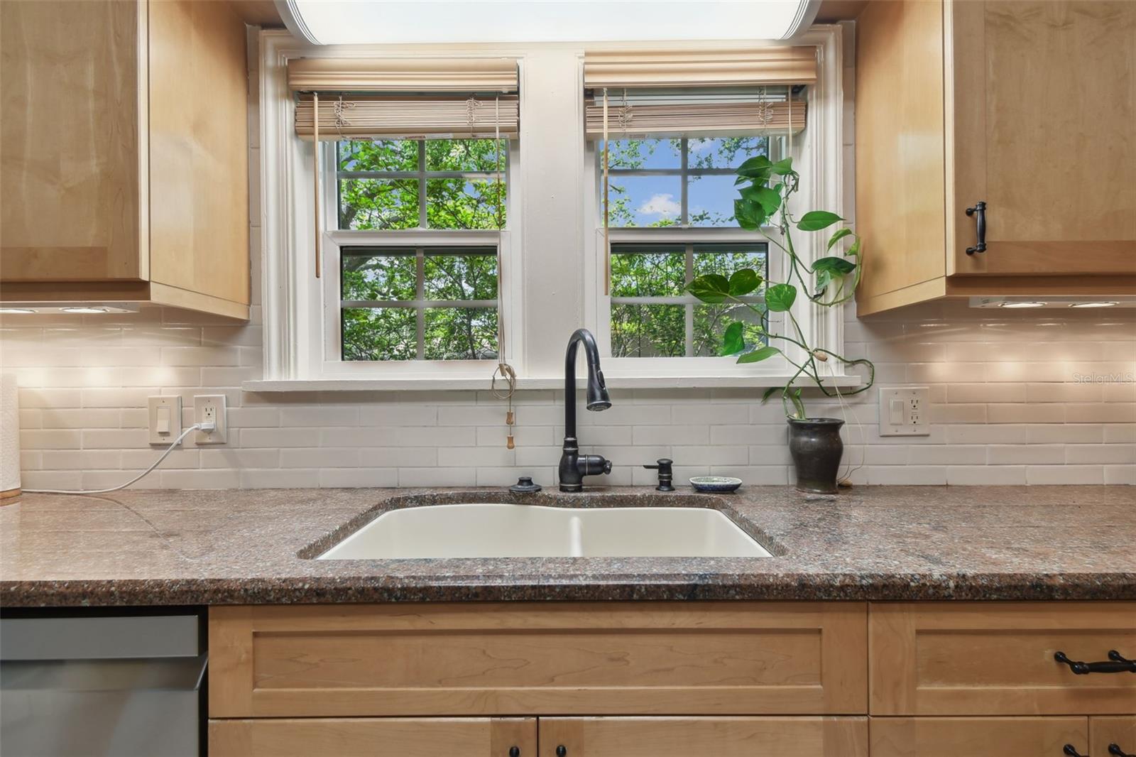 Image 23 of 46 For 1224 14th Avenue N
