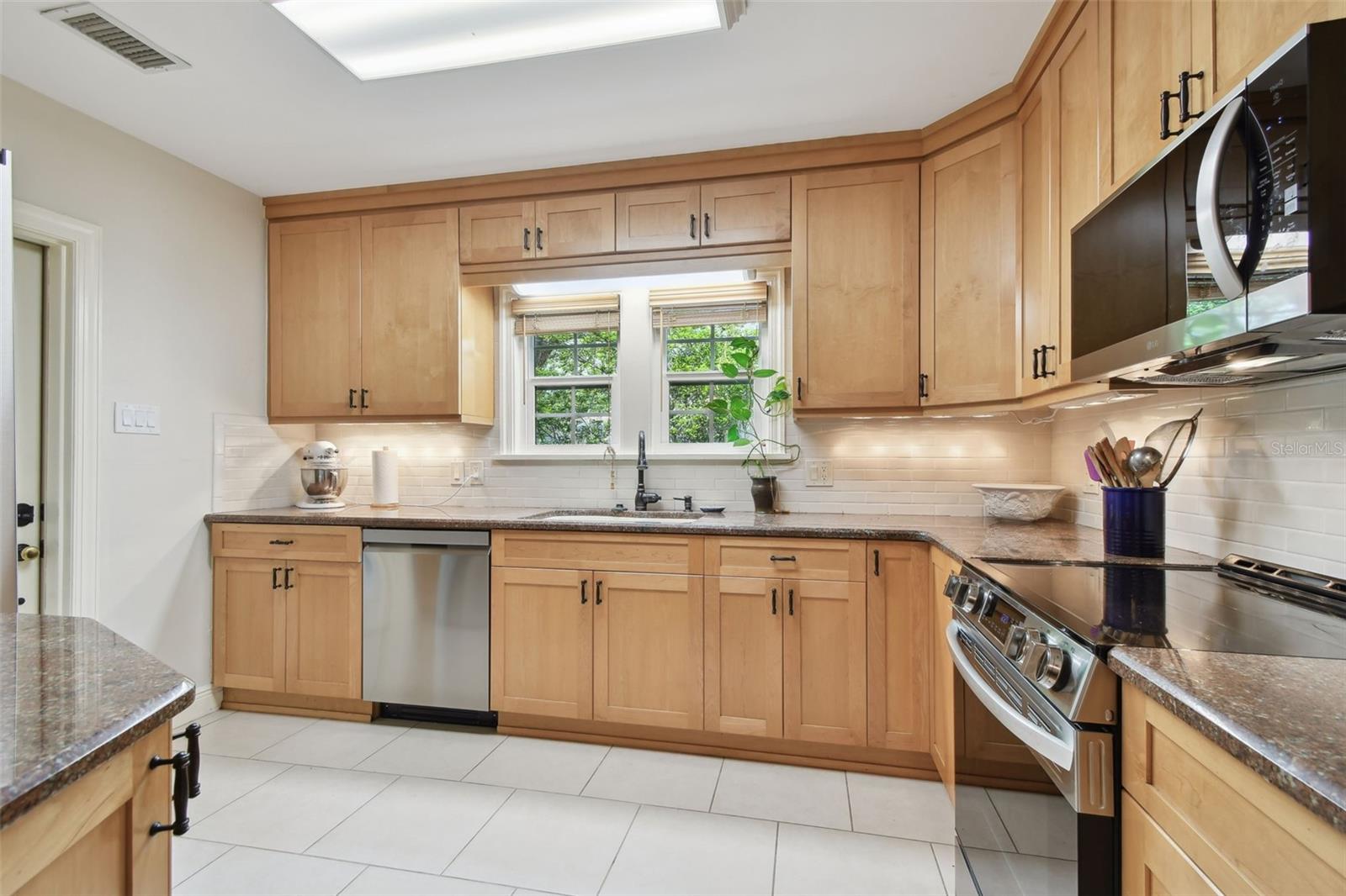 Image 5 of 46 For 1224 14th Avenue N