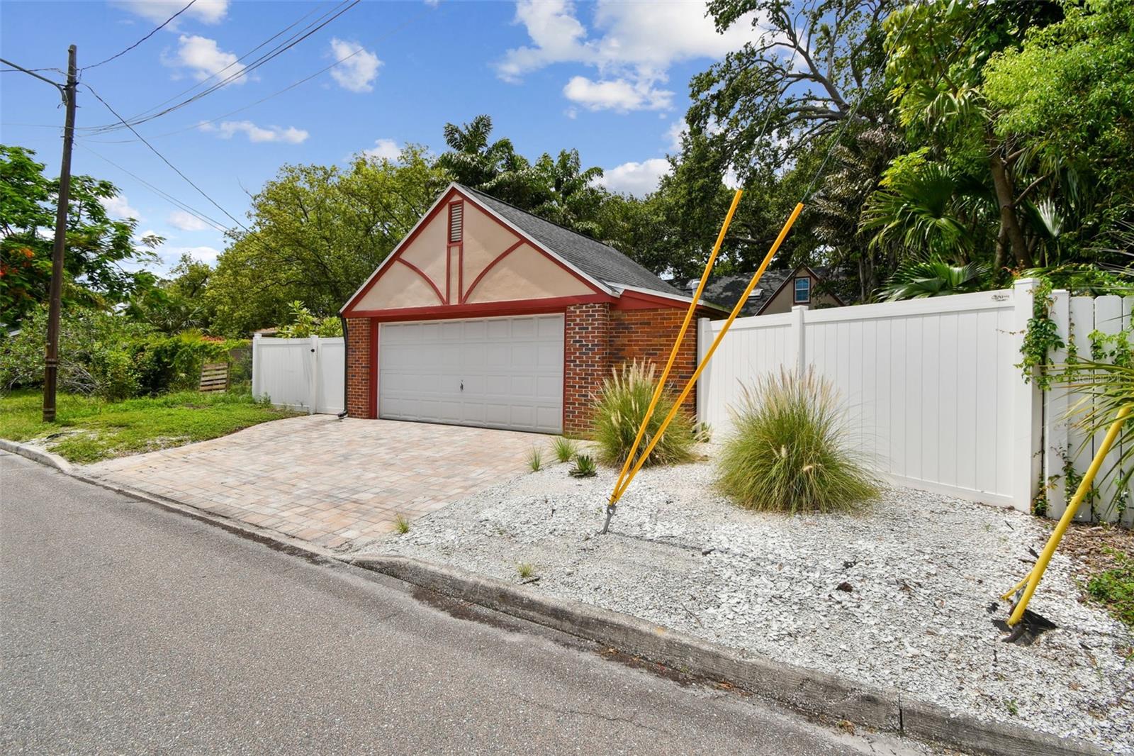 Image 9 of 46 For 1224 14th Avenue N