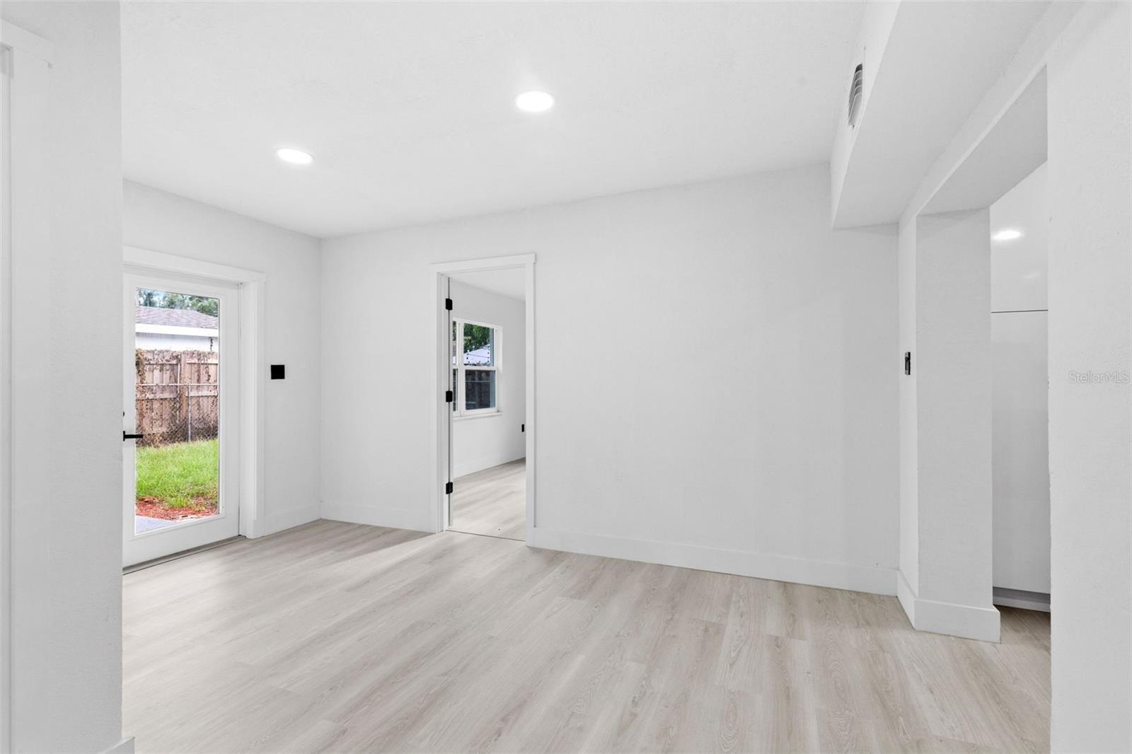 Image 21 of 43 For 2902 Clifton Street
