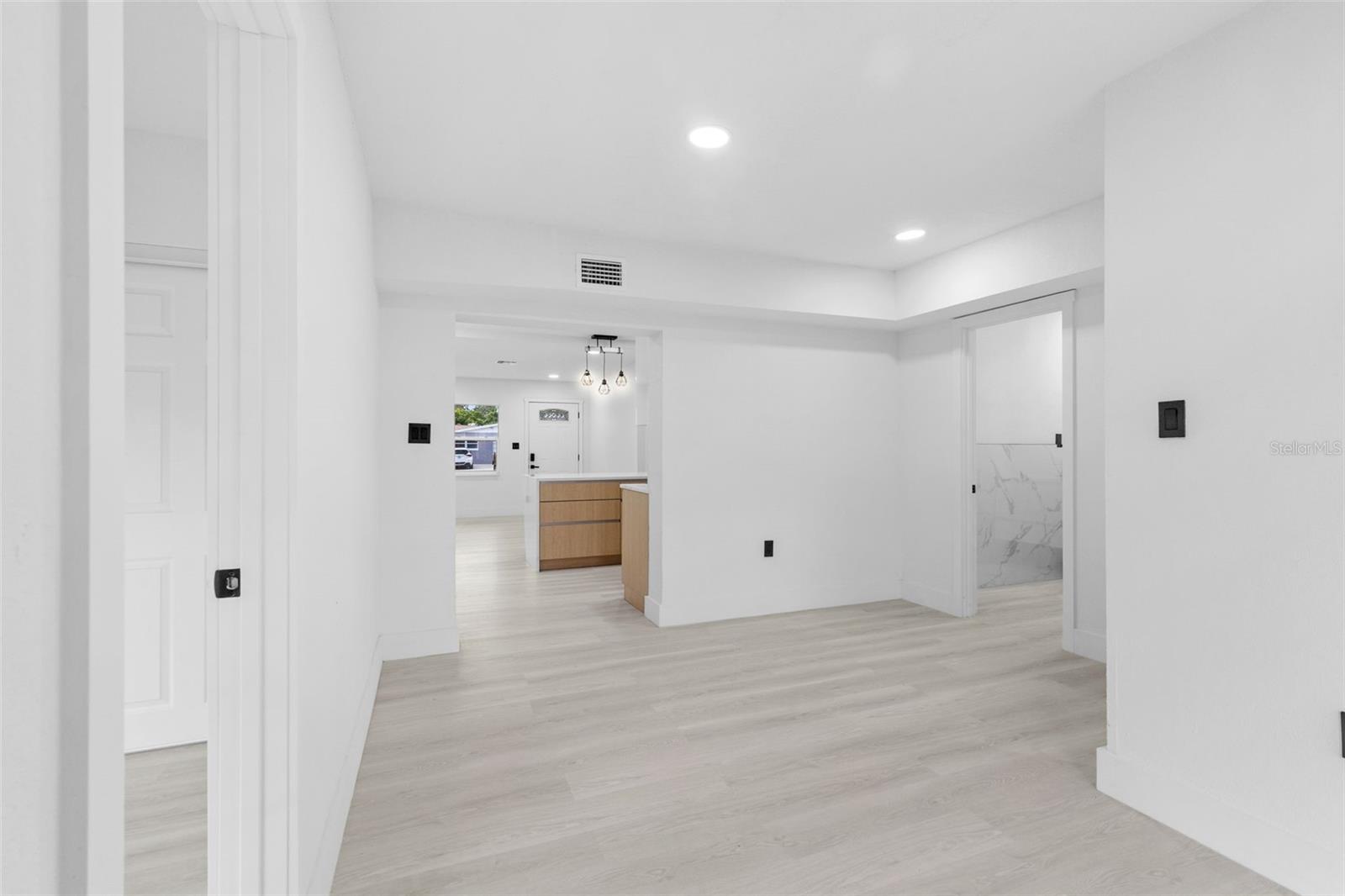 Image 22 of 43 For 2902 Clifton Street