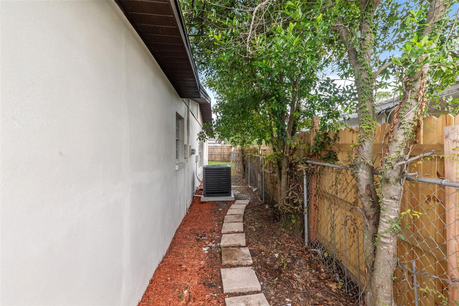 Image 31 of 43 For 2902 Clifton Street