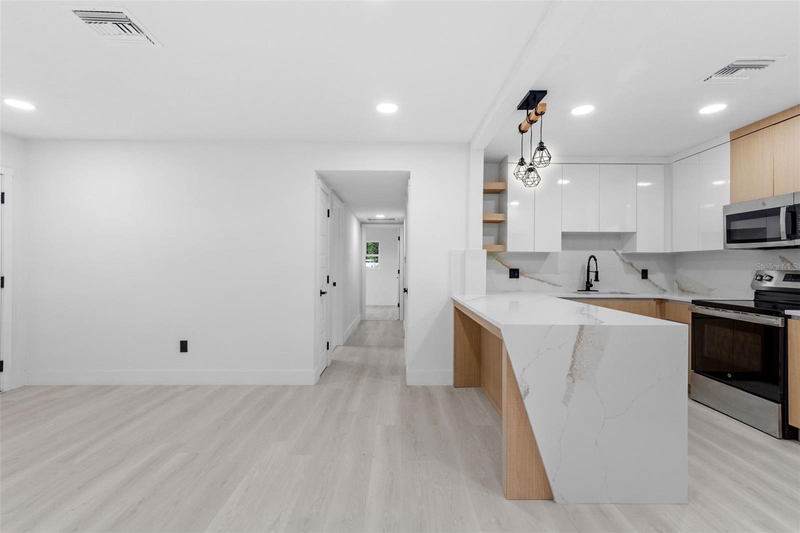 Image 8 of 43 For 2902 Clifton Street