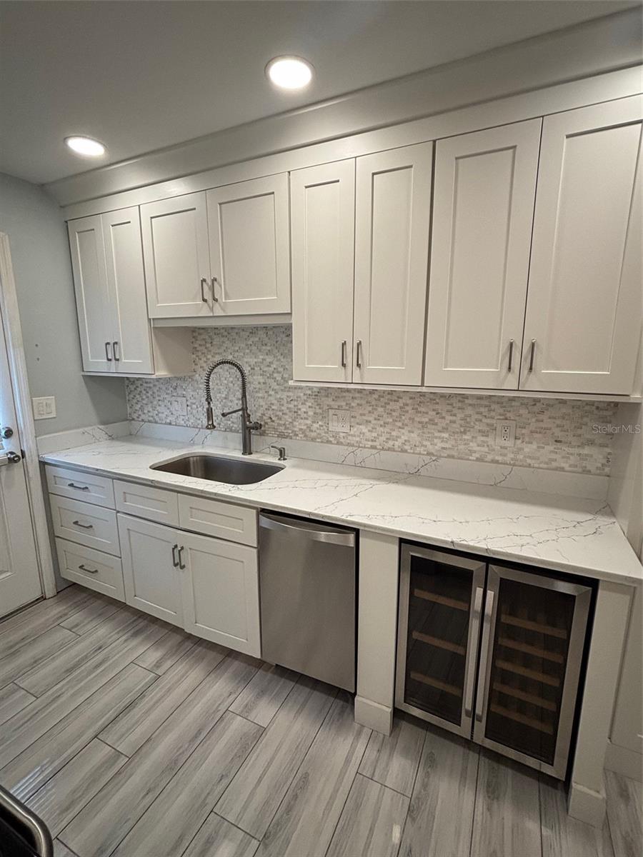 Image 3 of 9 For 208 Danube Avenue 204