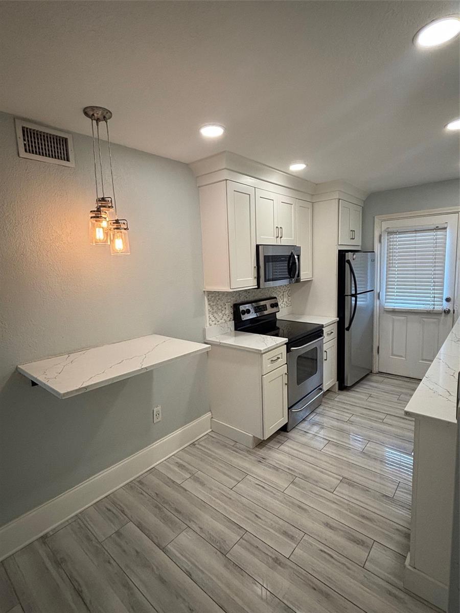 Image 4 of 9 For 208 Danube Avenue 204