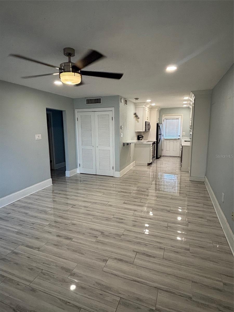 Image 6 of 9 For 208 Danube Avenue 204