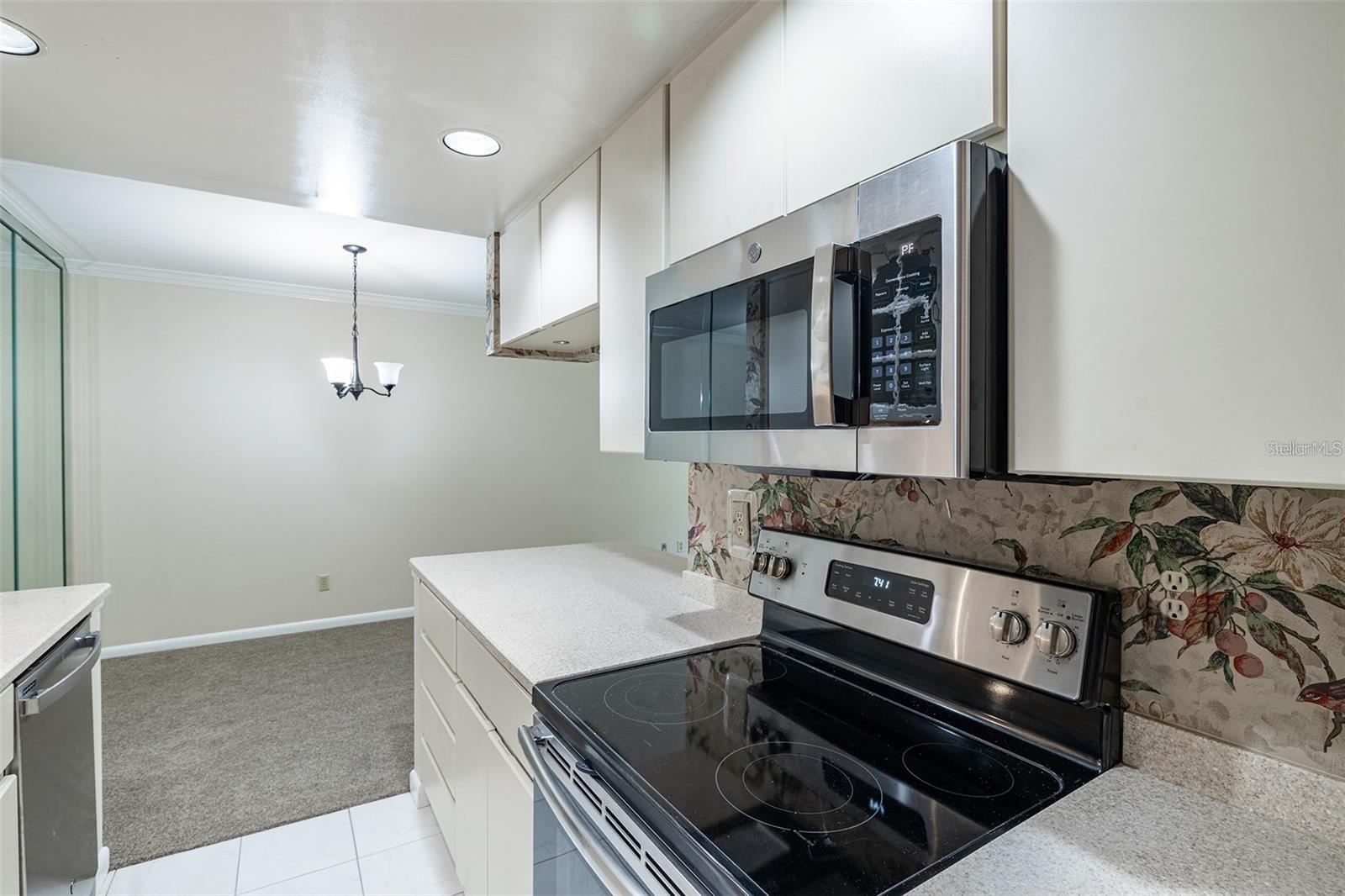 Image 5 of 19 For 3325 Bayshore Boulevard A27