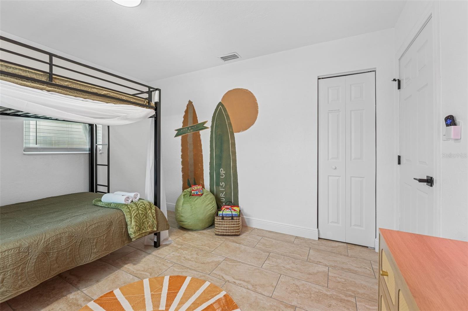 Listing photo id 13 for 6530 Renaldo Way