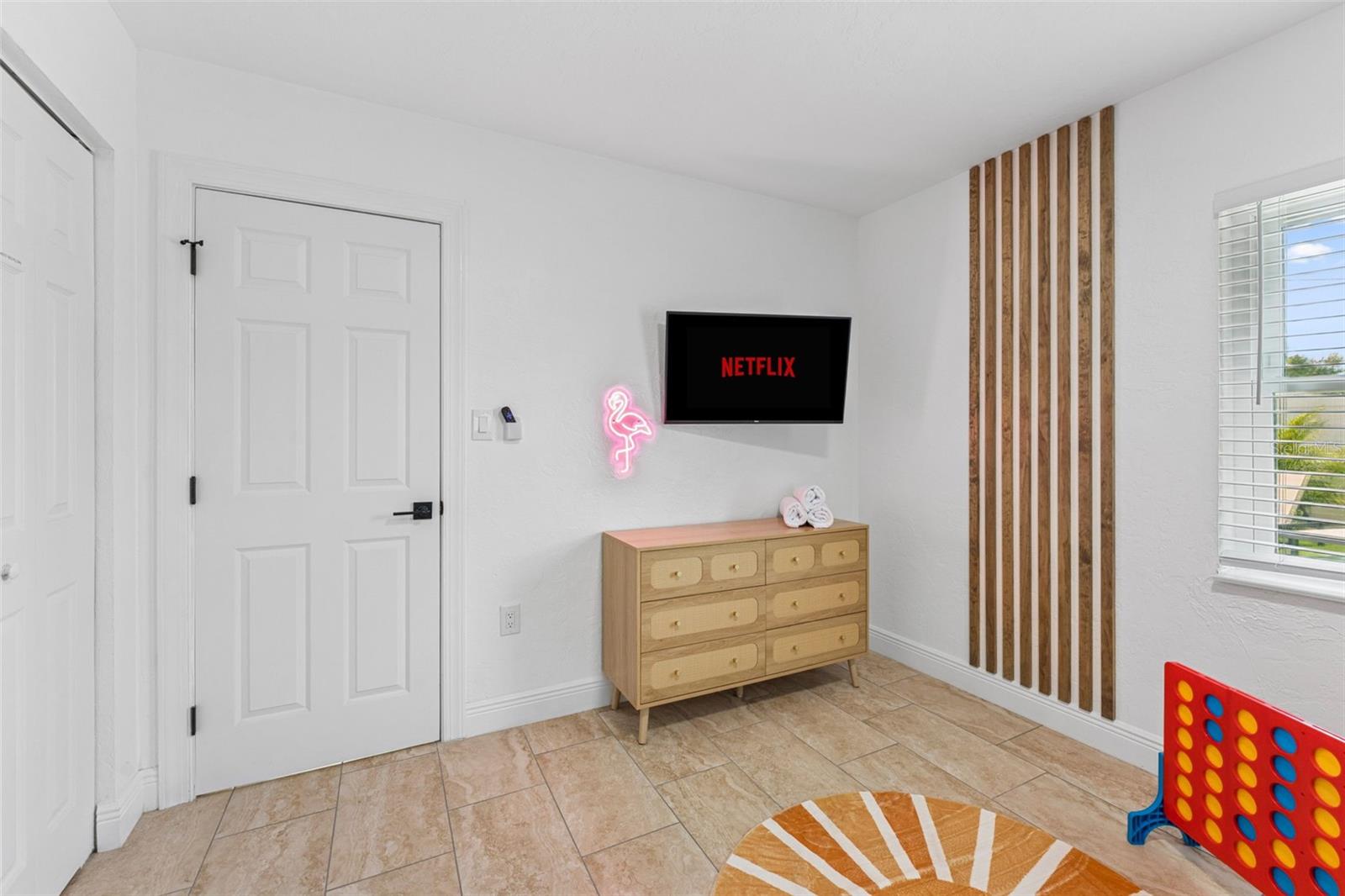Listing photo id 14 for 6530 Renaldo Way