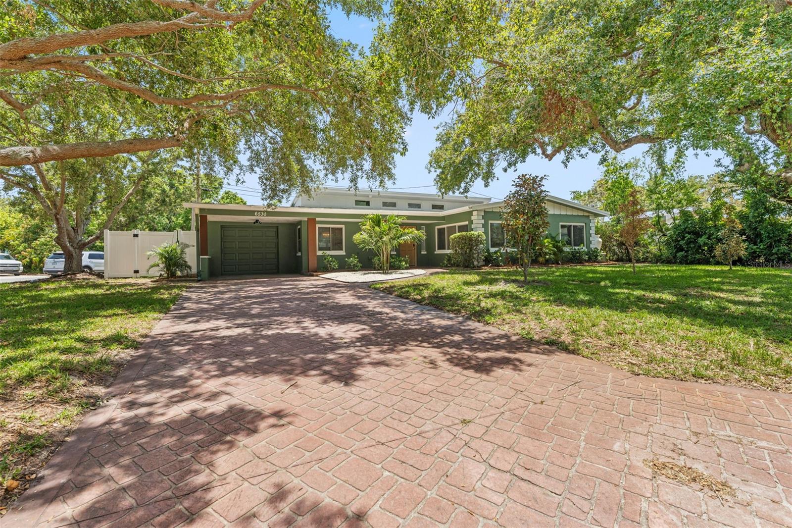 Listing photo id 0 for 6530 Renaldo Way