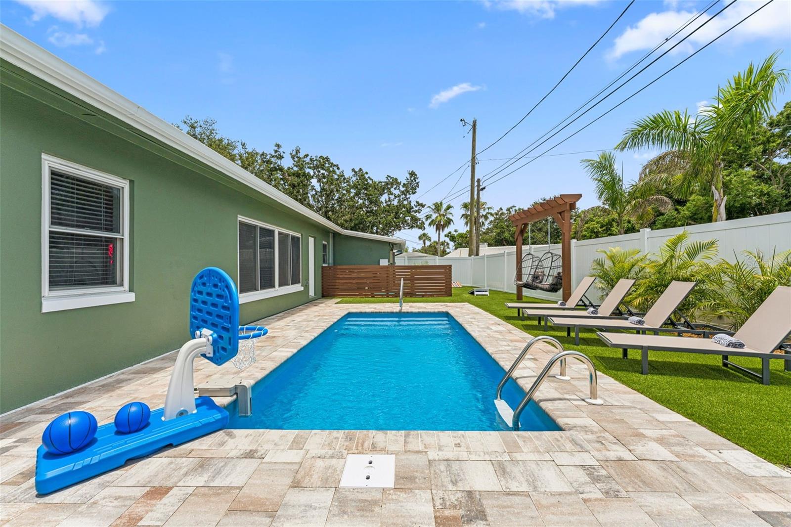 Listing photo id 18 for 6530 Renaldo Way