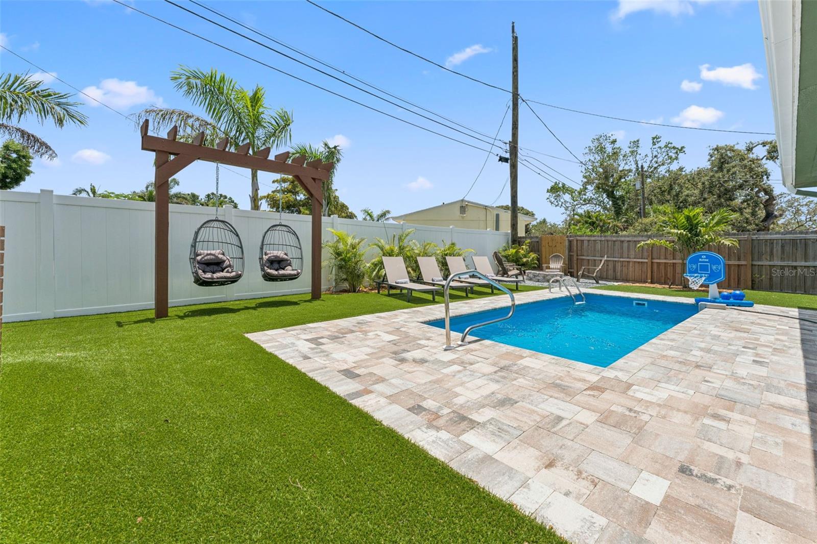 Listing photo id 19 for 6530 Renaldo Way