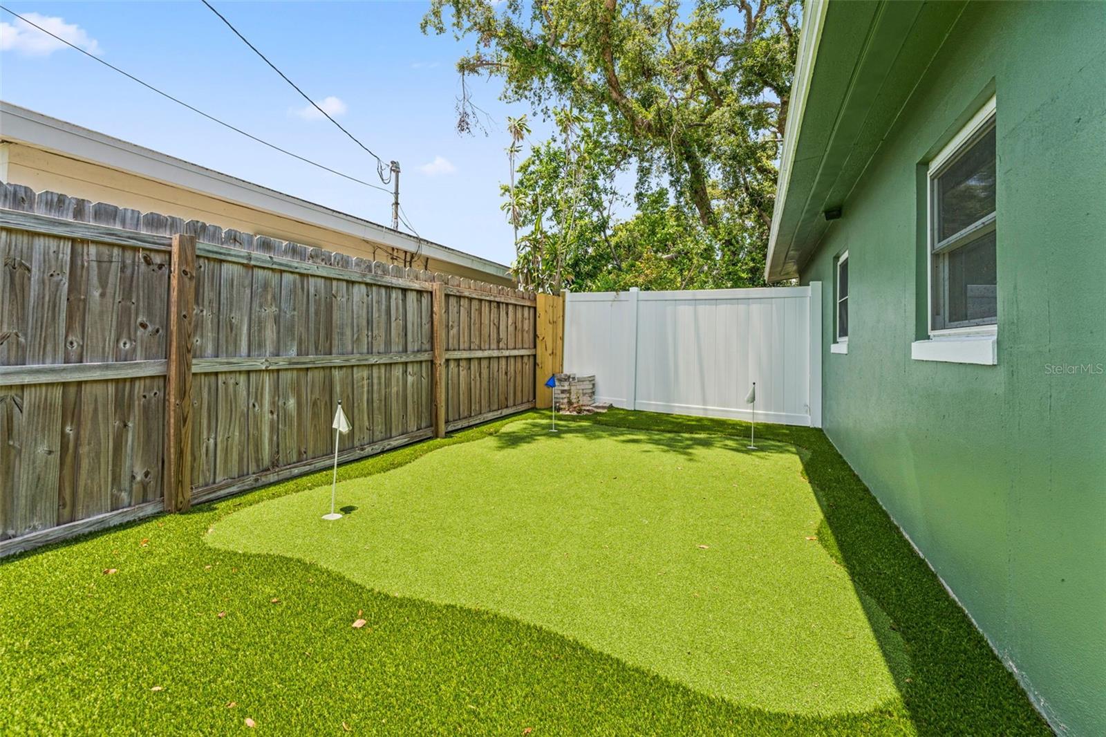Listing photo id 21 for 6530 Renaldo Way