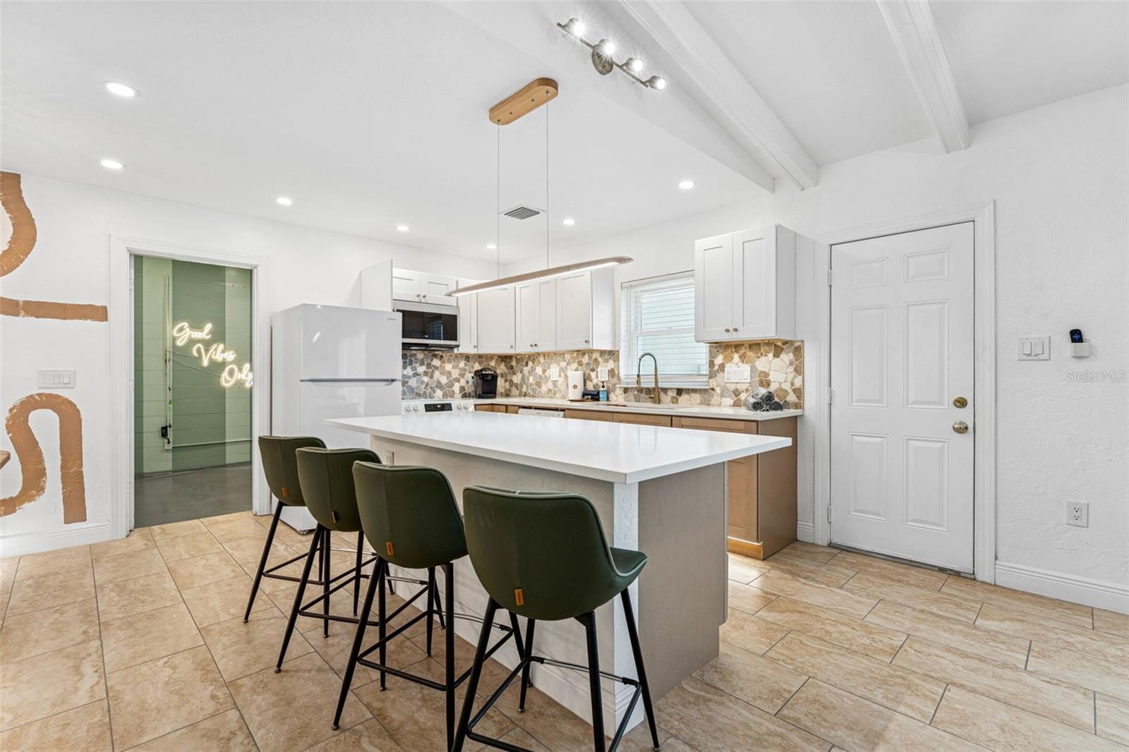 Listing photo id 4 for 6530 Renaldo Way