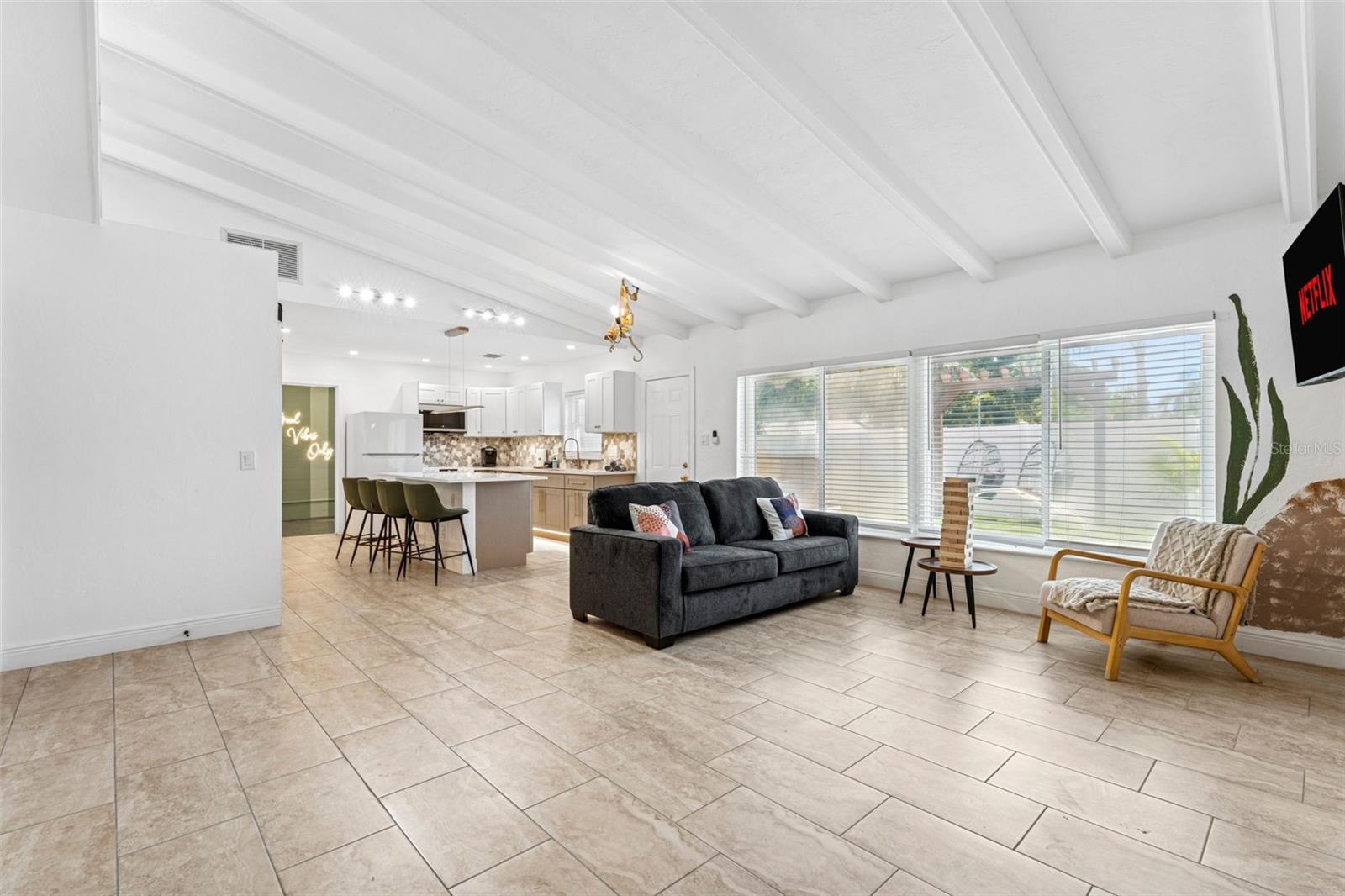 Listing photo id 5 for 6530 Renaldo Way