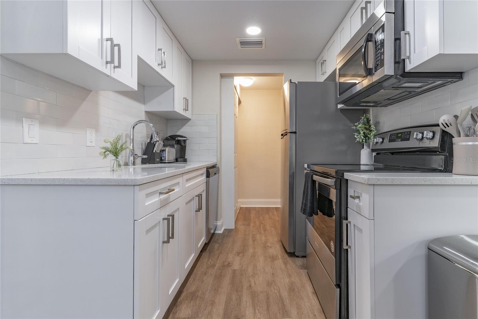 Image 10 of 27 For 625 Lyndhurst Street