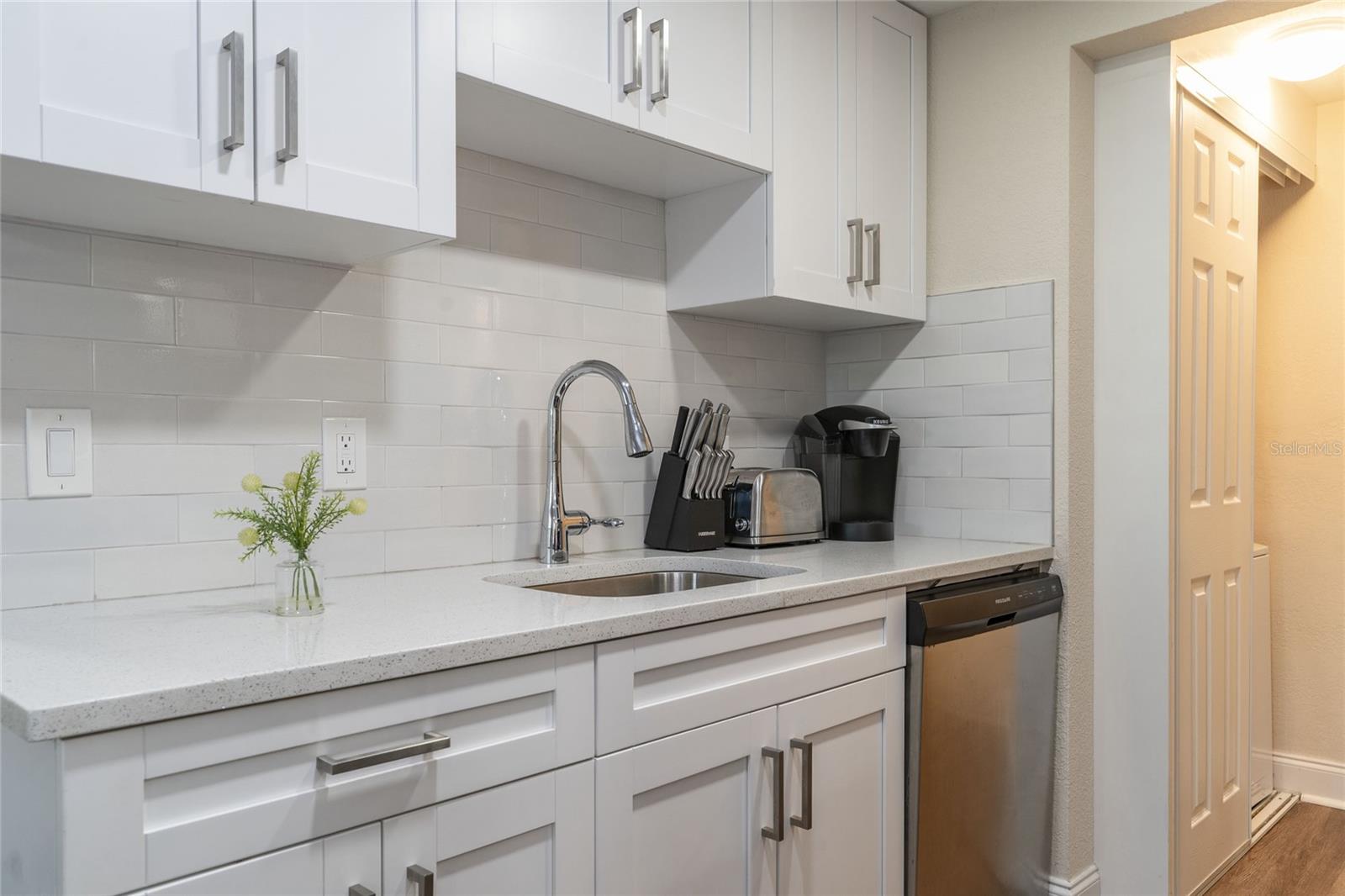 Image 9 of 27 For 625 Lyndhurst Street