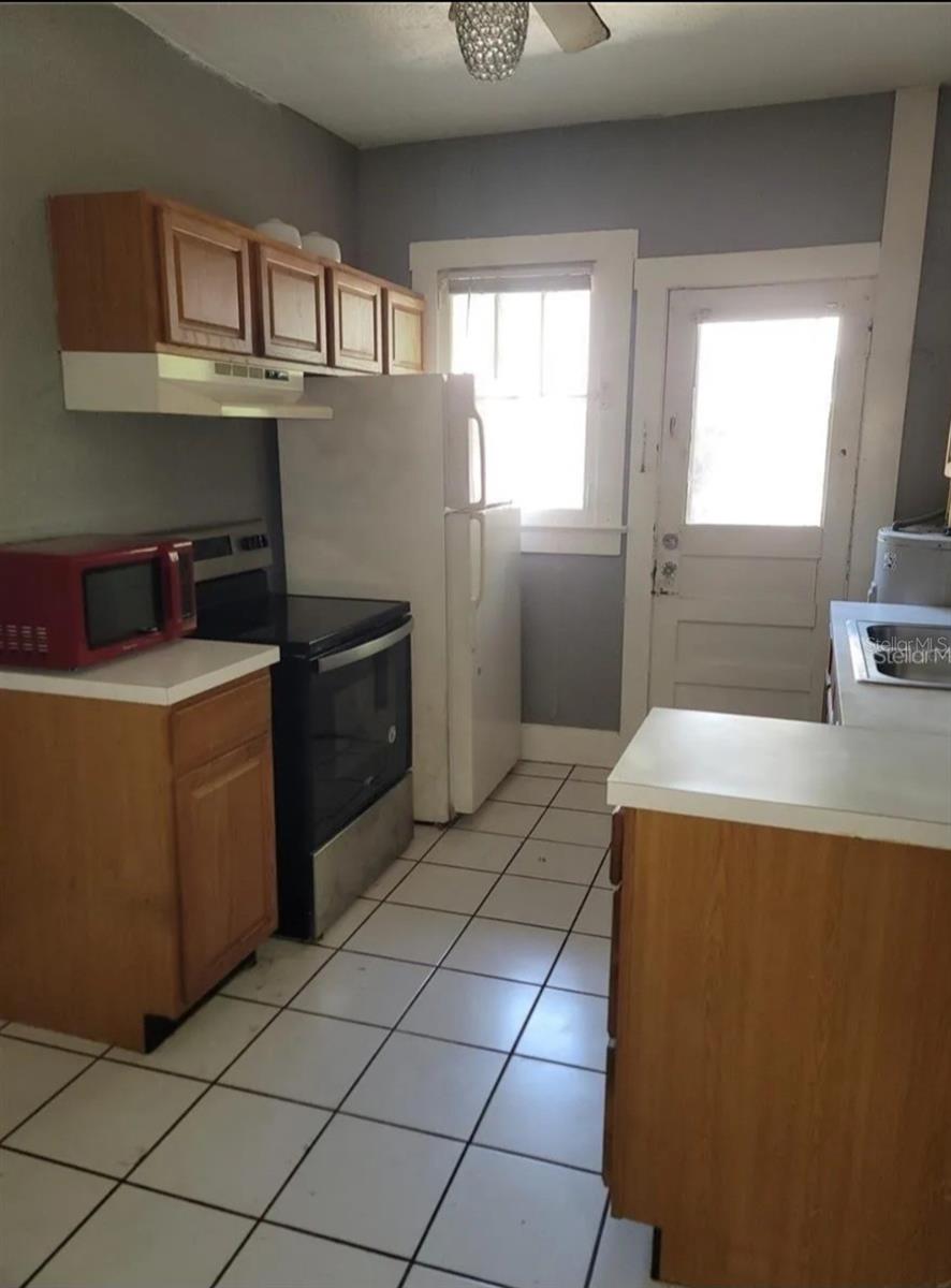 Image 2 of 4 For 607 Livingston Street 4