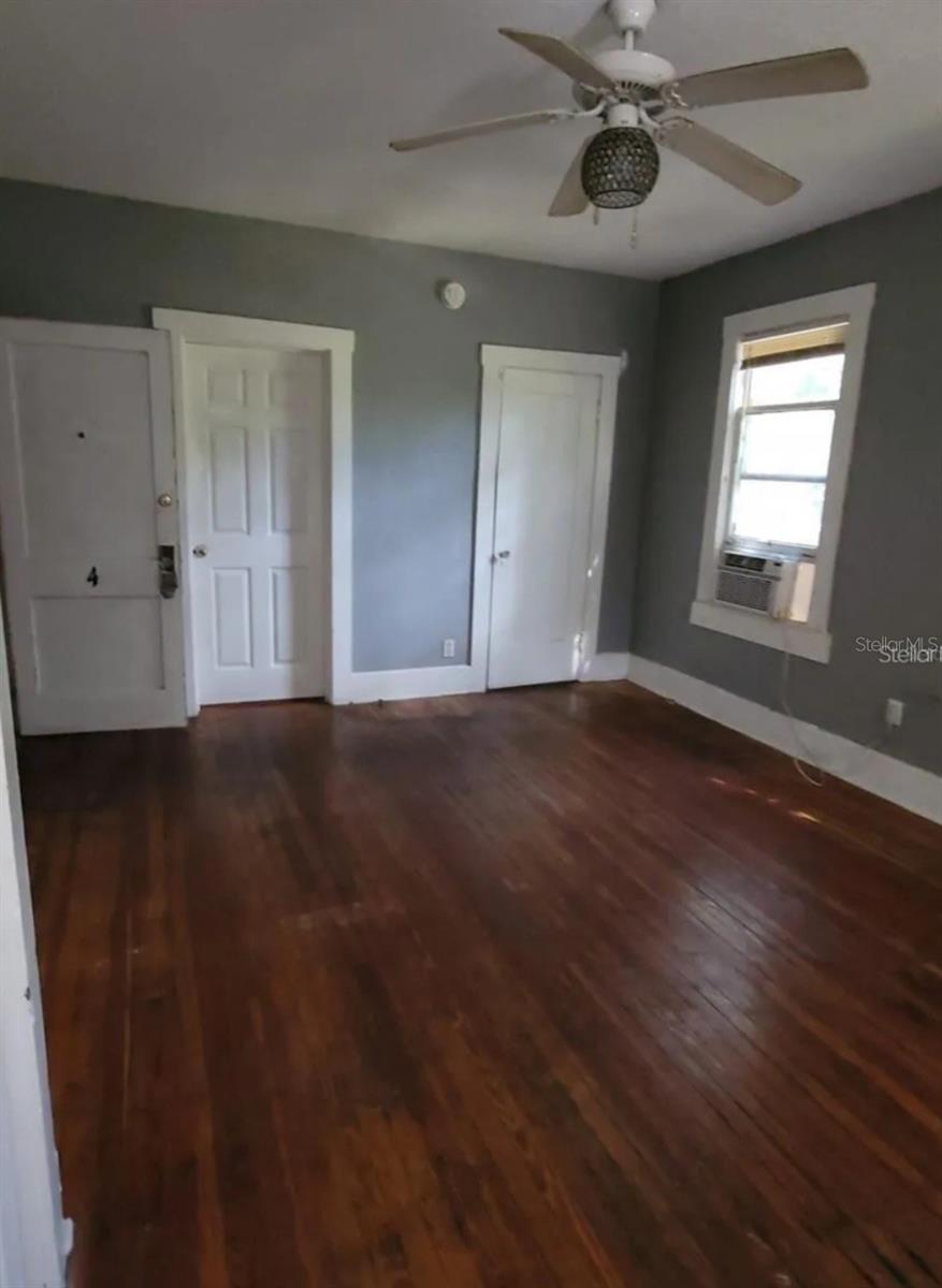 Image 3 of 4 For 607 Livingston Street 4