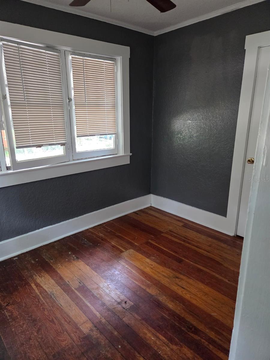 Image 4 of 4 For 607 Livingston Street 4