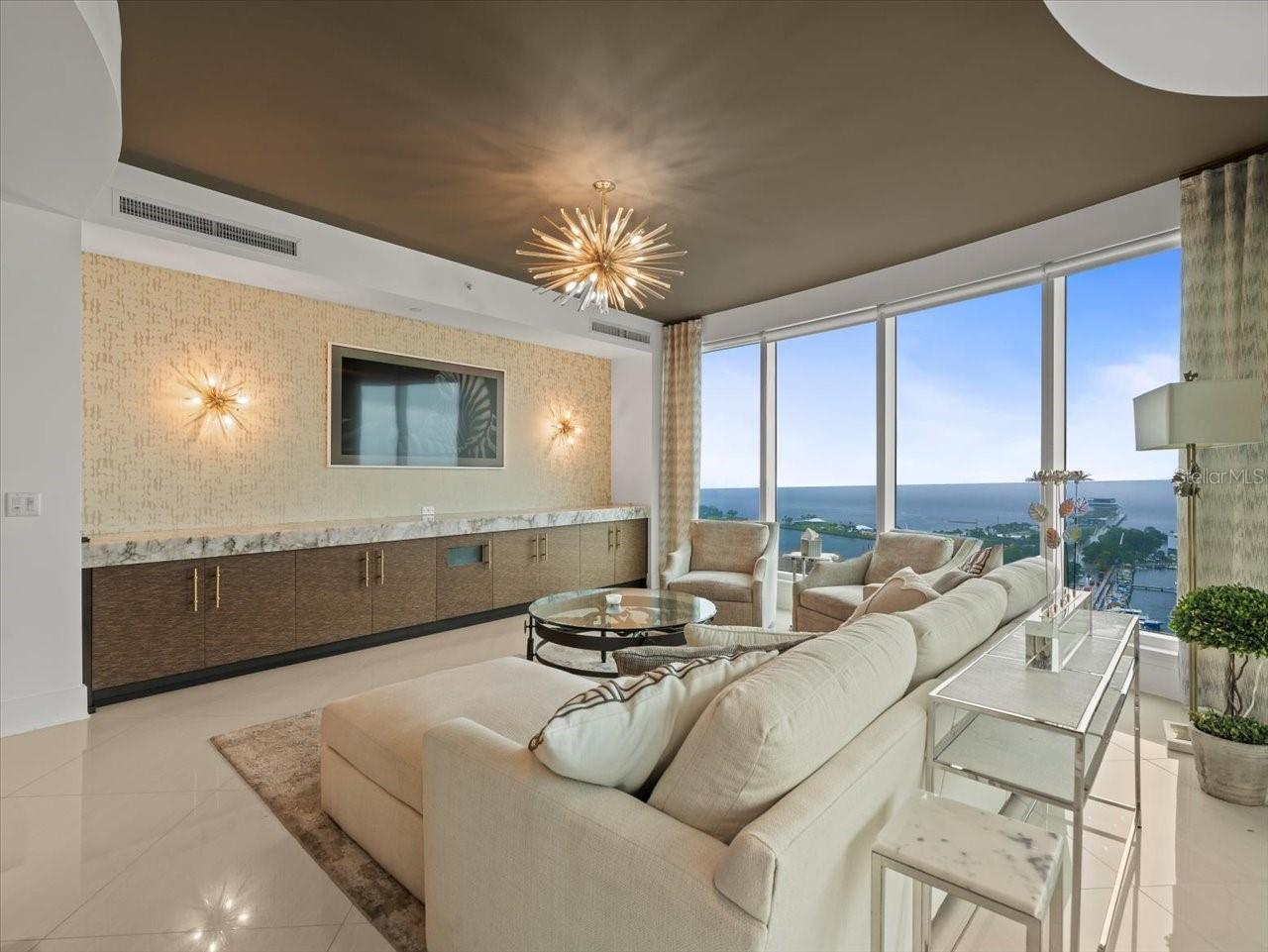 Image 11 of 64 For 180 Beach Drive Ne 1802