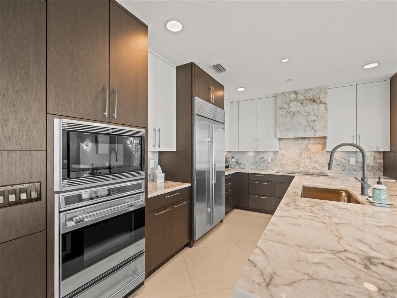 Image 15 of 64 For 180 Beach Drive Ne 1802