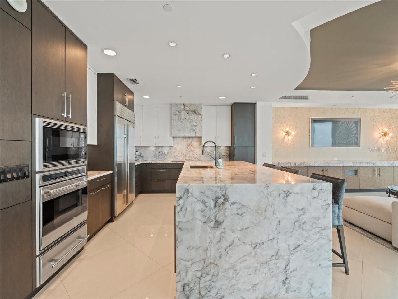 Image 17 of 64 For 180 Beach Drive Ne 1802