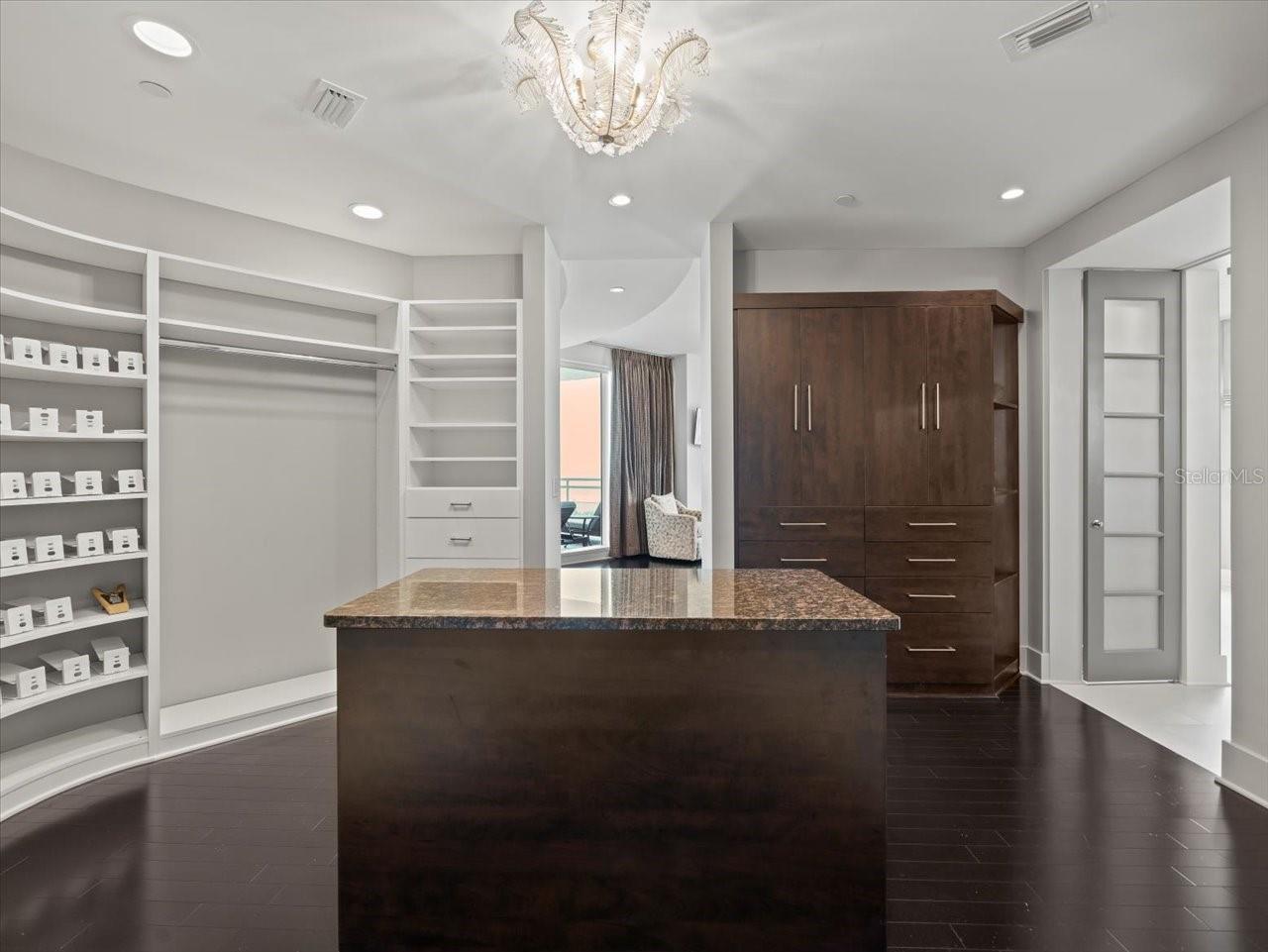 Image 34 of 64 For 180 Beach Drive Ne 1802