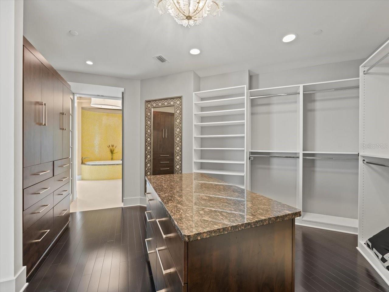 Image 35 of 64 For 180 Beach Drive Ne 1802