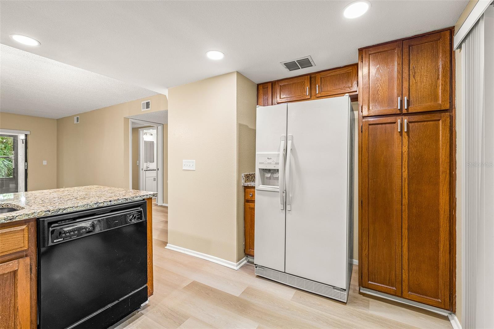 Image 12 of 19 For 125 Woodlake Wynde