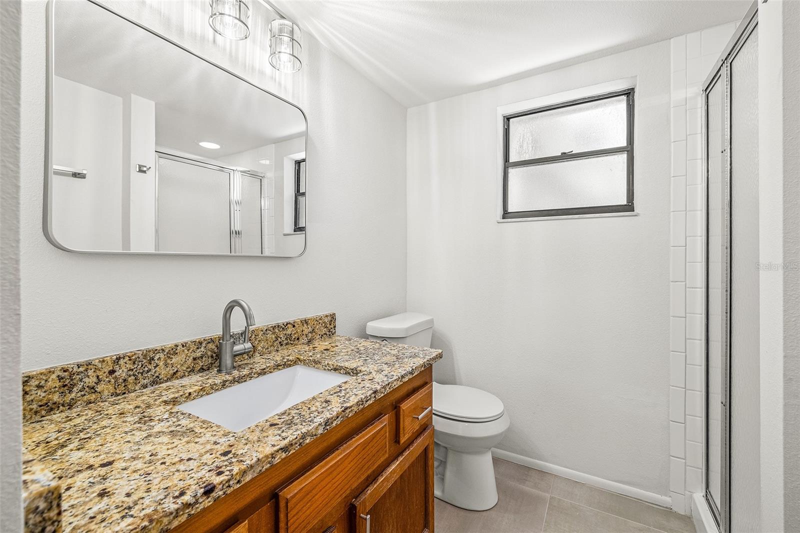 Image 15 of 19 For 125 Woodlake Wynde