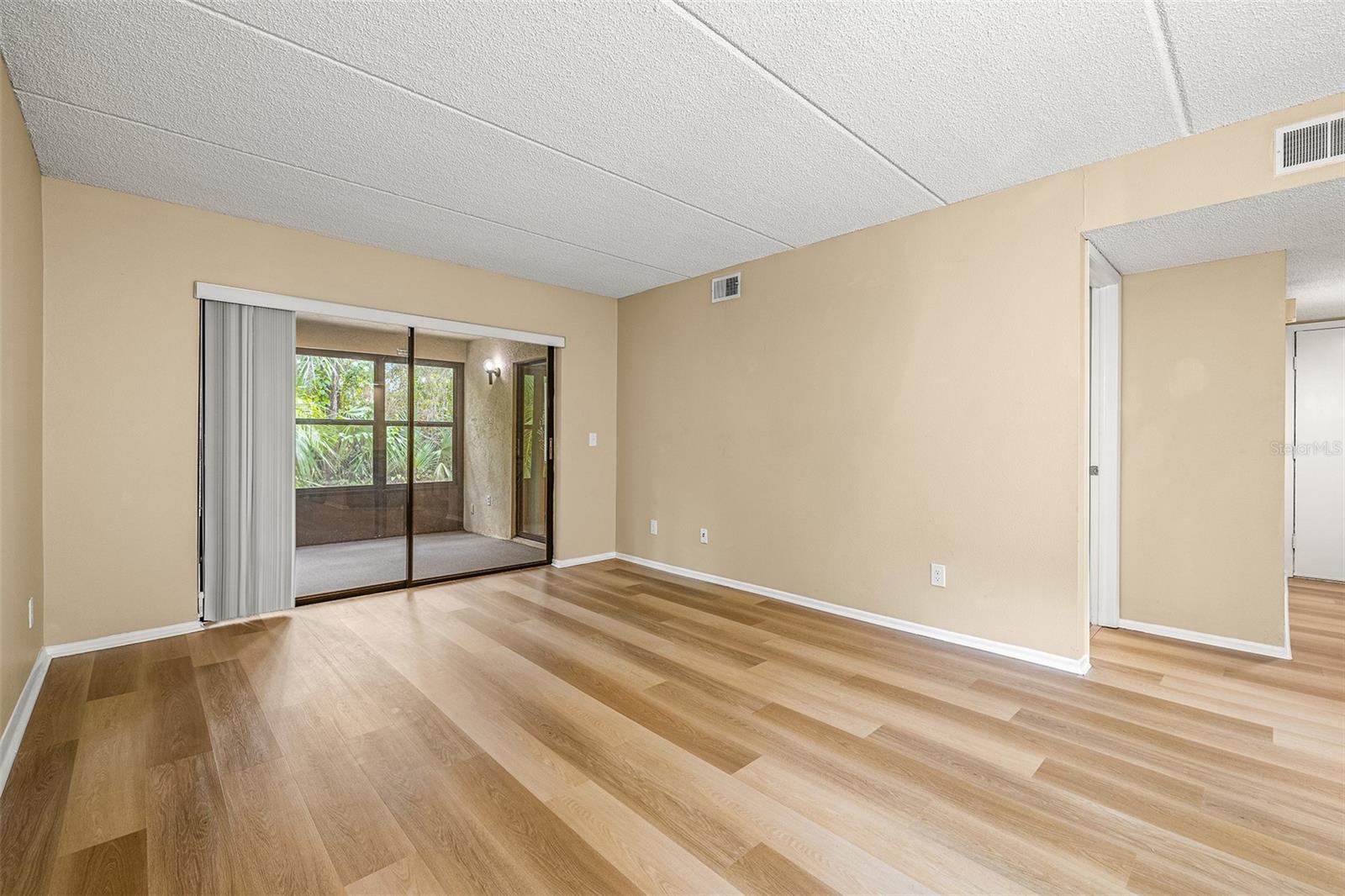 Image 6 of 19 For 125 Woodlake Wynde
