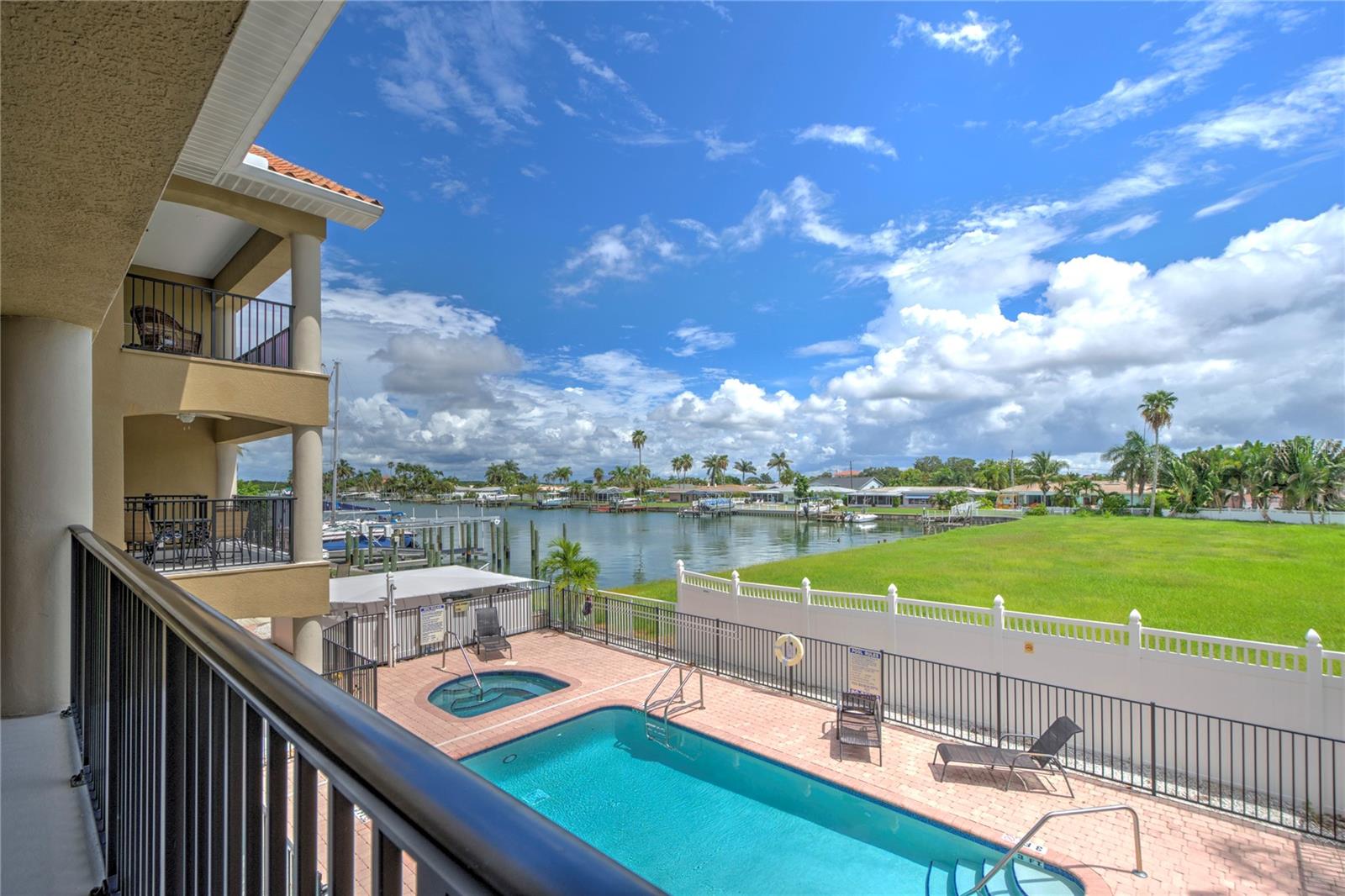 Image 9 of 46 For 300 Capri Boulevard 8
