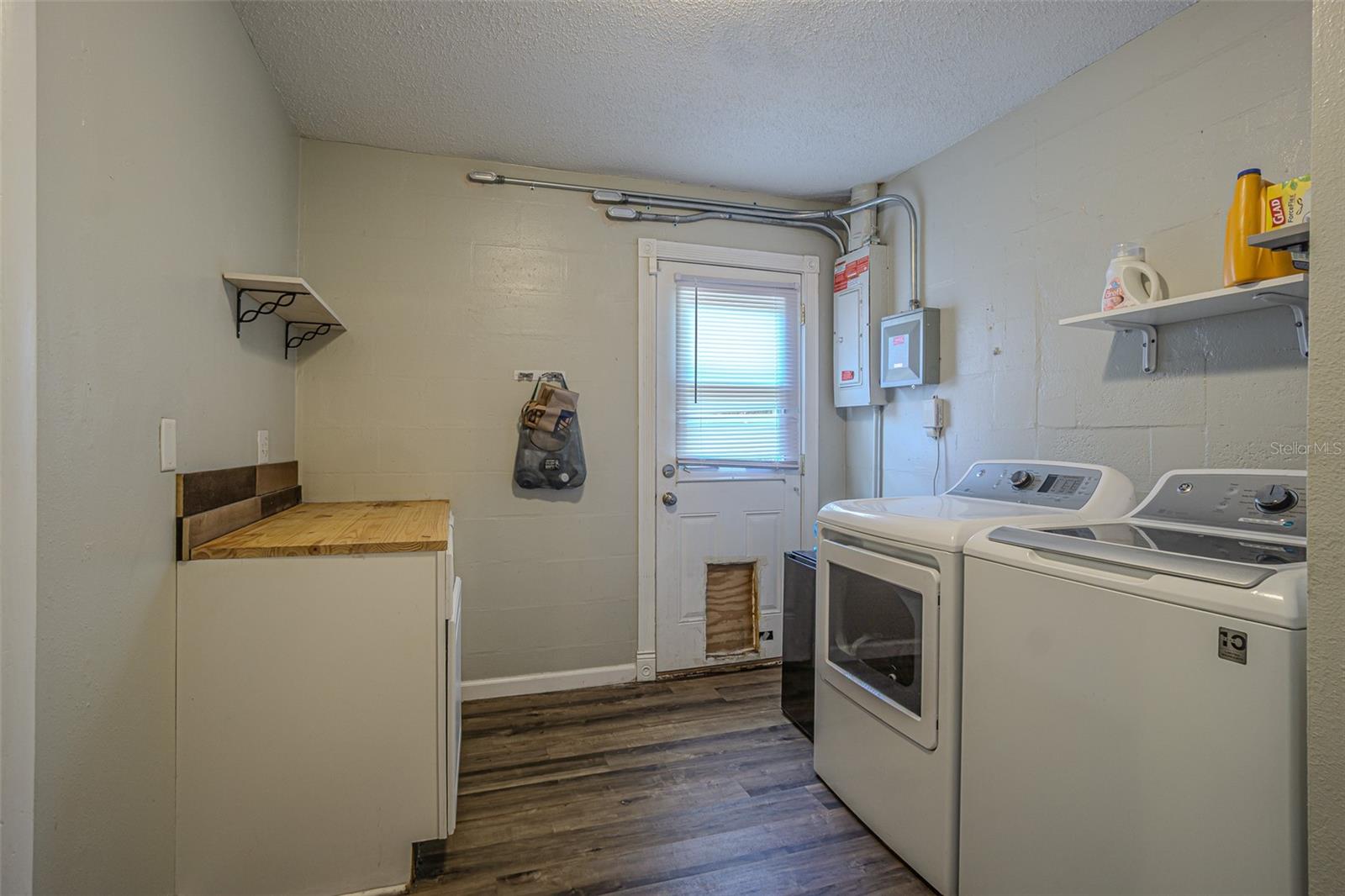 Image 12 of 29 For 5905 April Street E