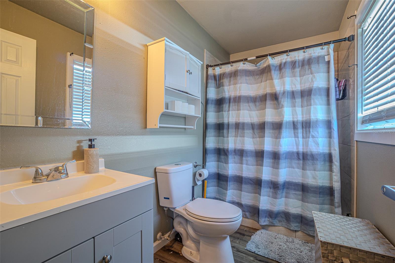 Image 17 of 29 For 5905 April Street E