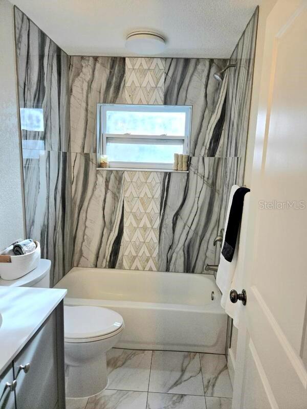 Image 11 of 13 For 715 6th Avenue Ne B