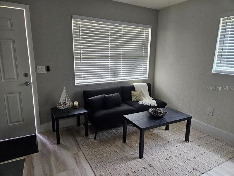 Image 3 of 13 For 715 6th Avenue Ne B
