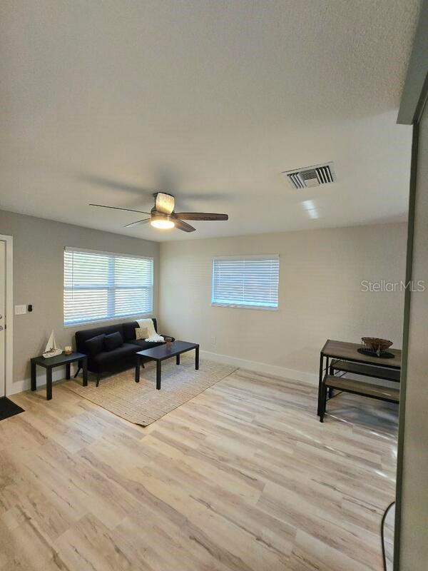 Image 4 of 13 For 715 6th Avenue Ne B