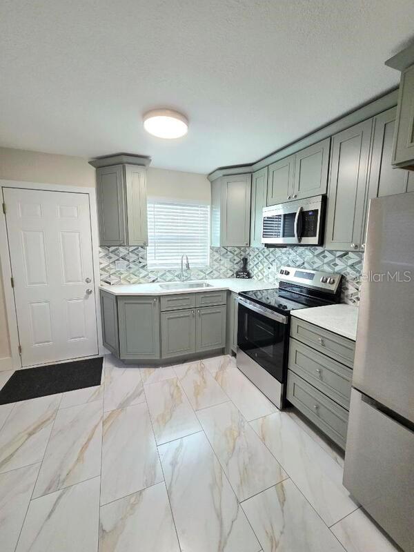 Image 7 of 13 For 715 6th Avenue Ne B