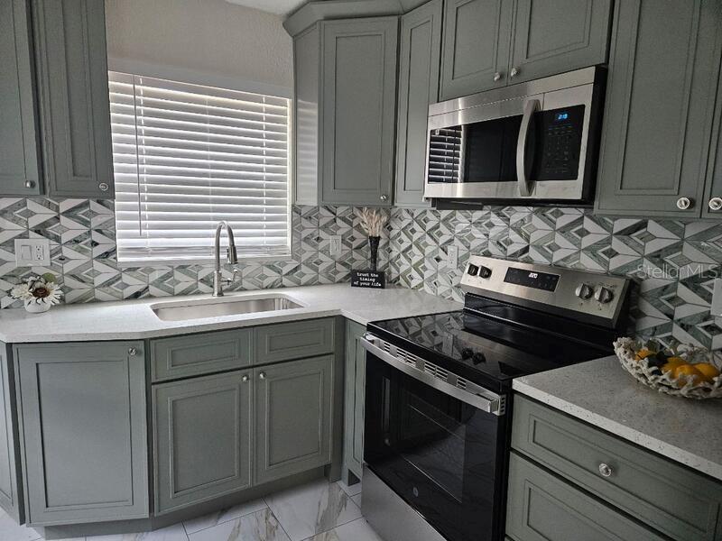 Image 8 of 13 For 715 6th Avenue Ne B