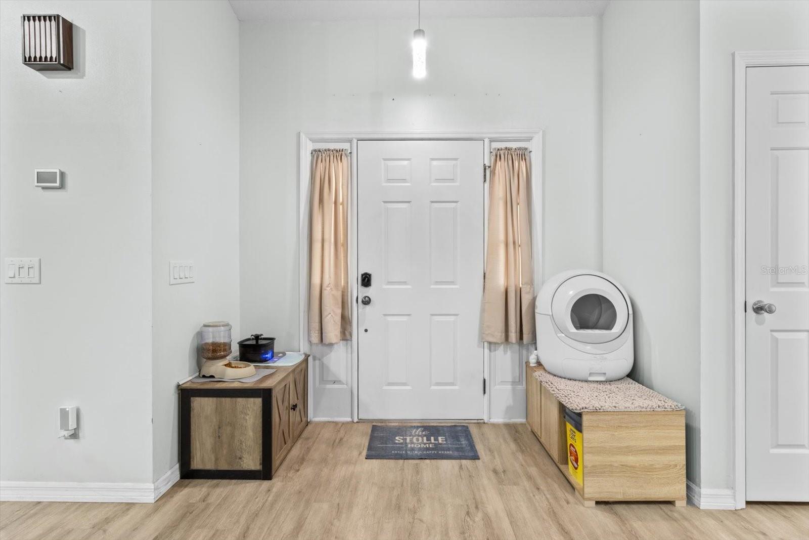 Listing photo id 11 for 3499 Stroud Terrace