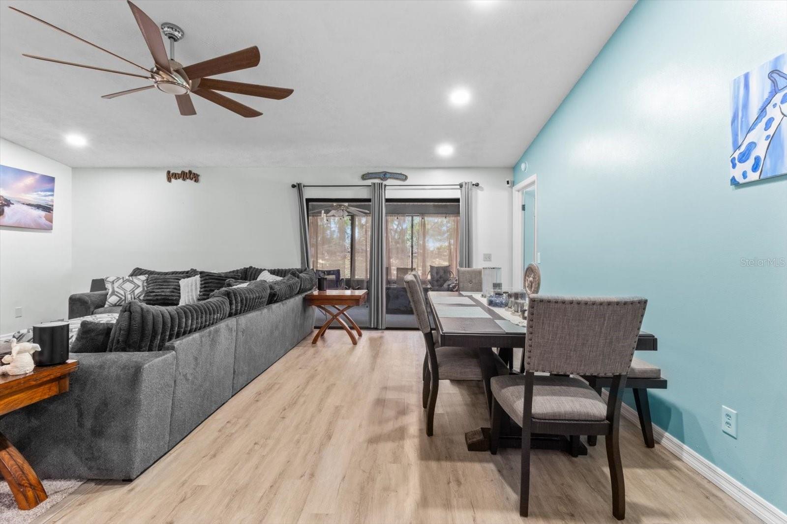 Listing photo id 14 for 3499 Stroud Terrace