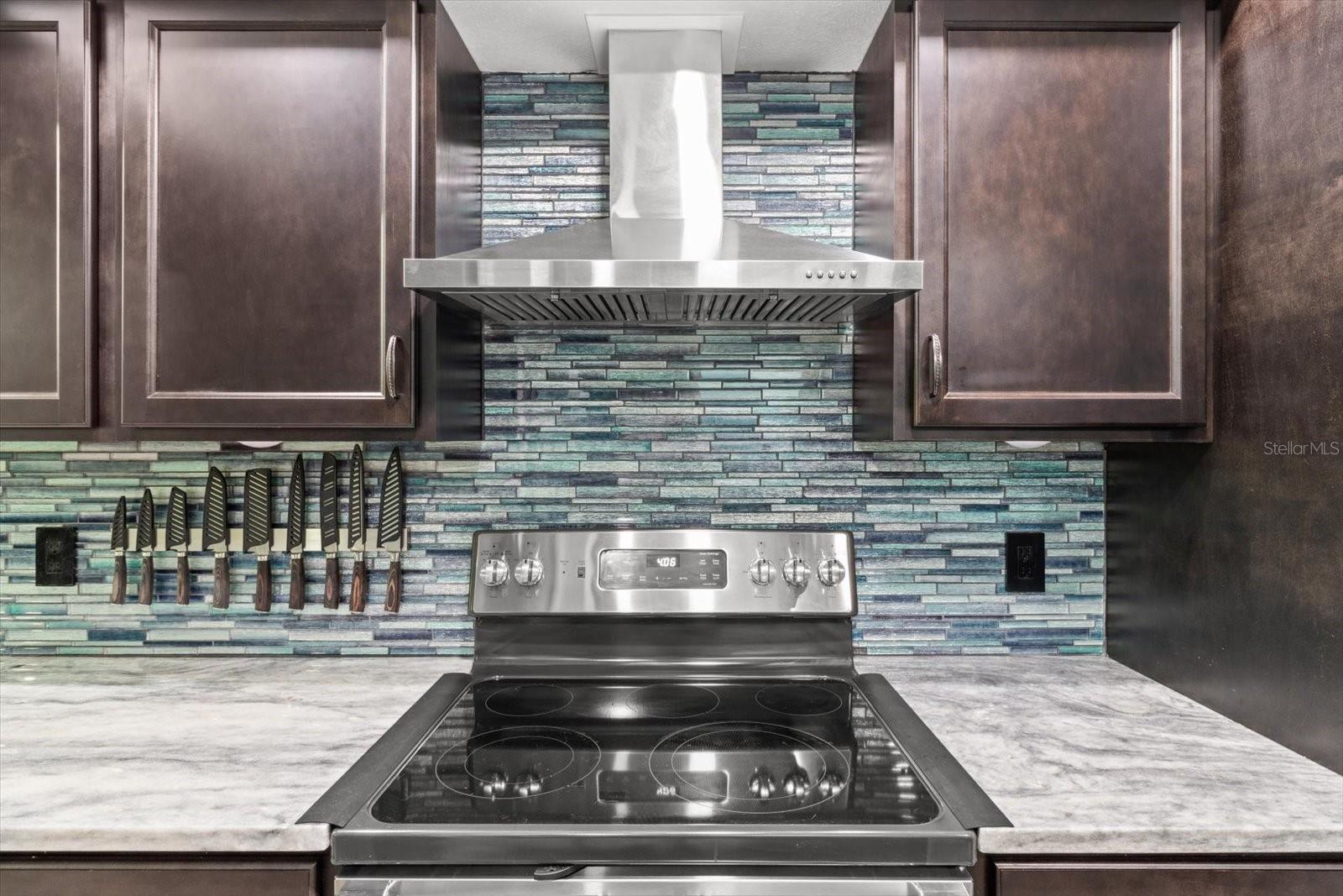 Listing photo id 17 for 3499 Stroud Terrace