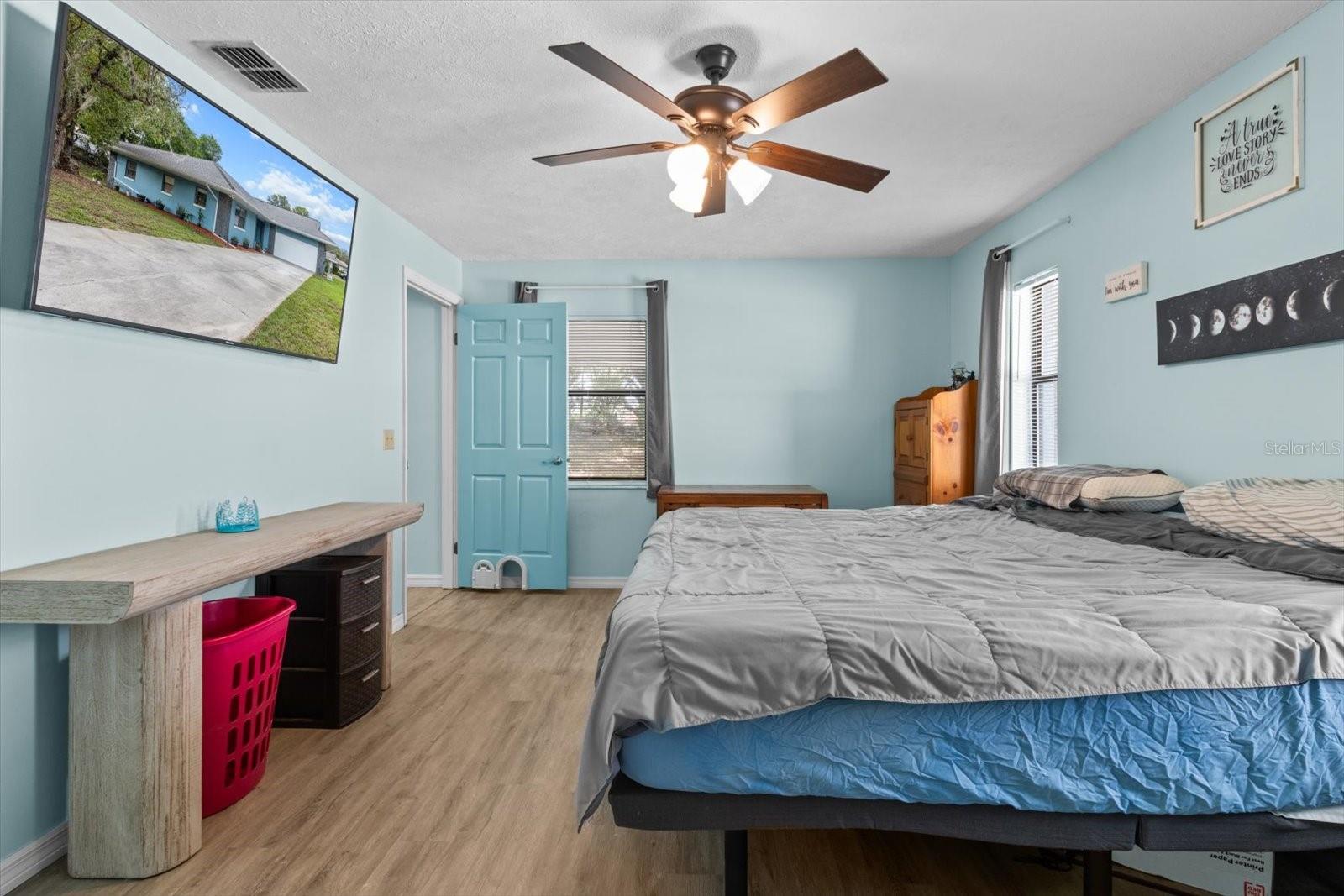 Listing photo id 18 for 3499 Stroud Terrace