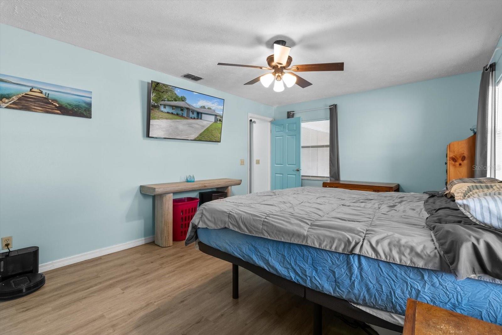 Listing photo id 19 for 3499 Stroud Terrace