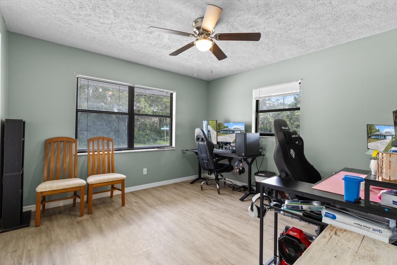 Listing photo id 22 for 3499 Stroud Terrace