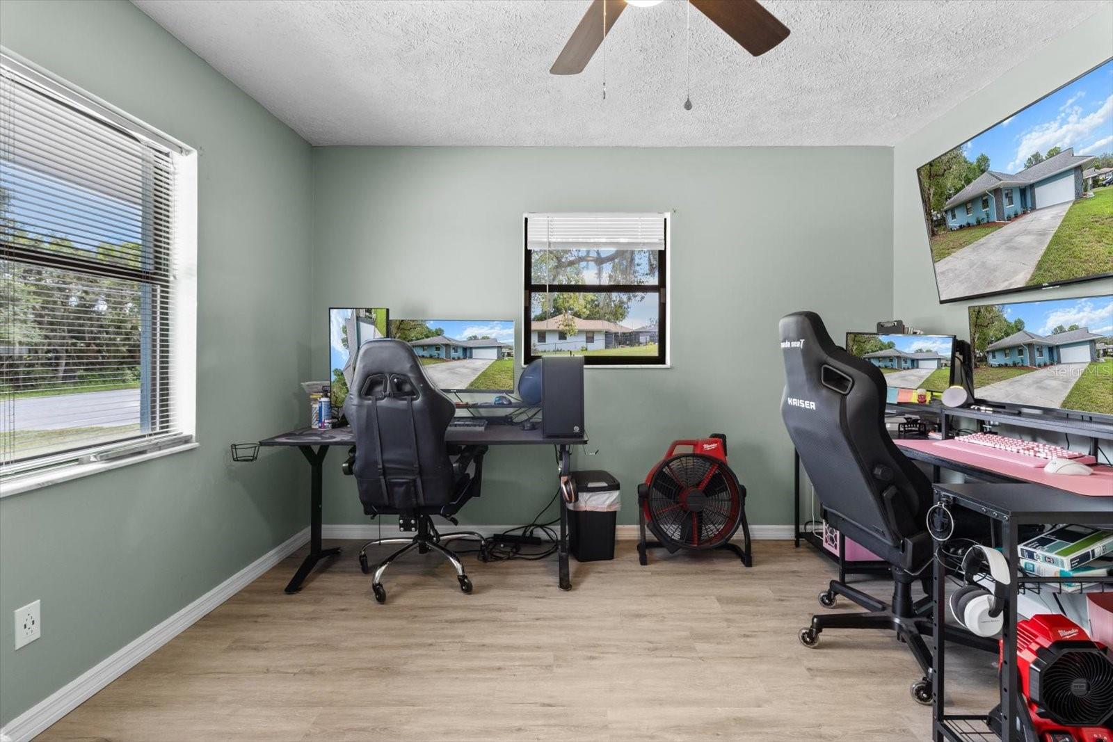 Listing photo id 23 for 3499 Stroud Terrace