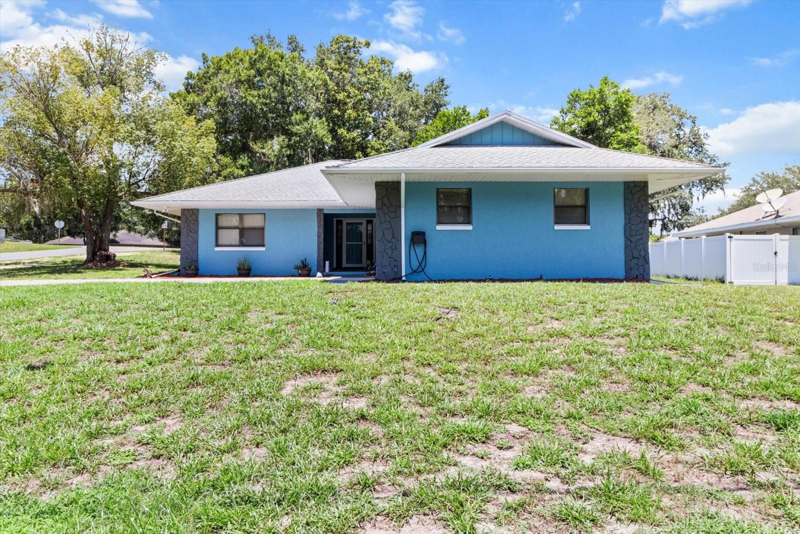 Listing photo id 36 for 3499 Stroud Terrace