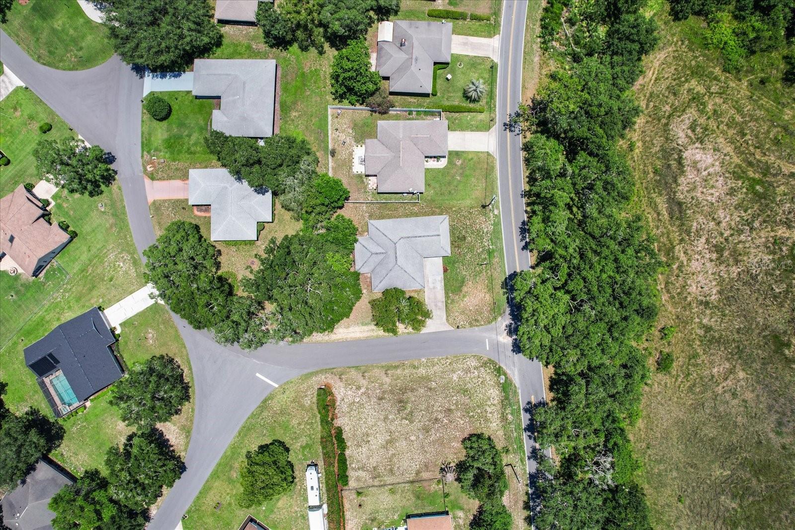 Listing photo id 42 for 3499 Stroud Terrace