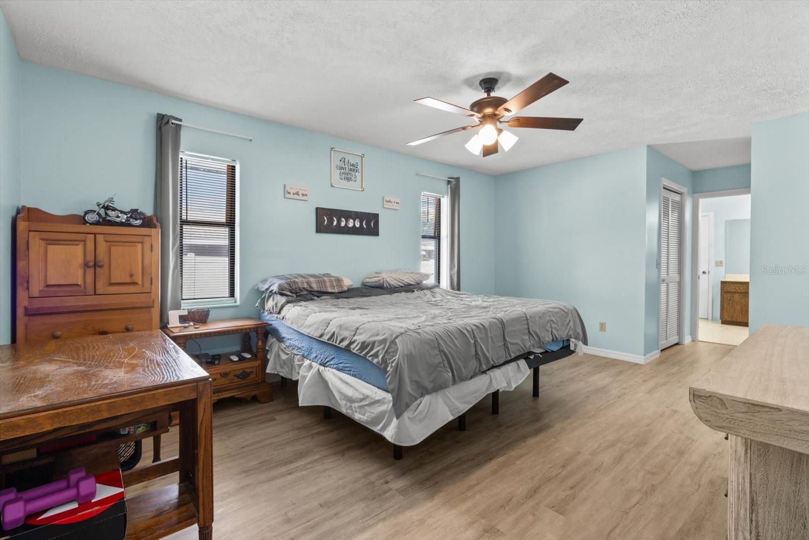 Listing photo id 4 for 3499 Stroud Terrace